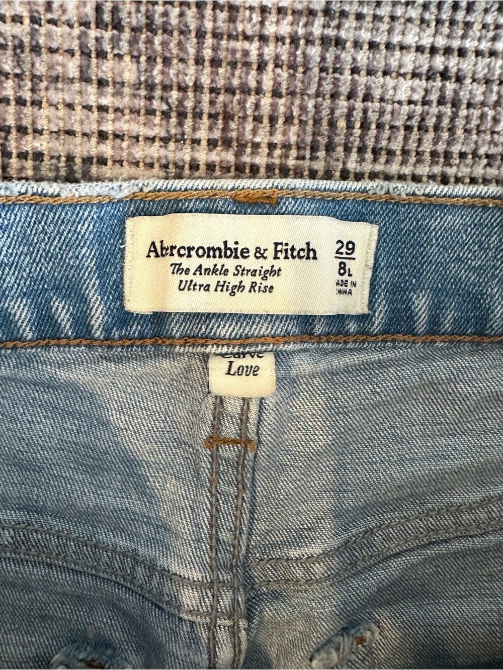 Abercrombie & Fitch Ultra High-Rise Ankle Straight Jeans - Picture 4 of 5